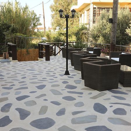 Coral Hotel Plomari エクステリア 写真
