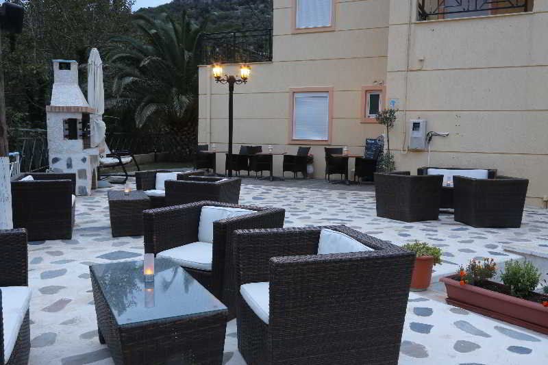 Coral Hotel Plomari エクステリア 写真