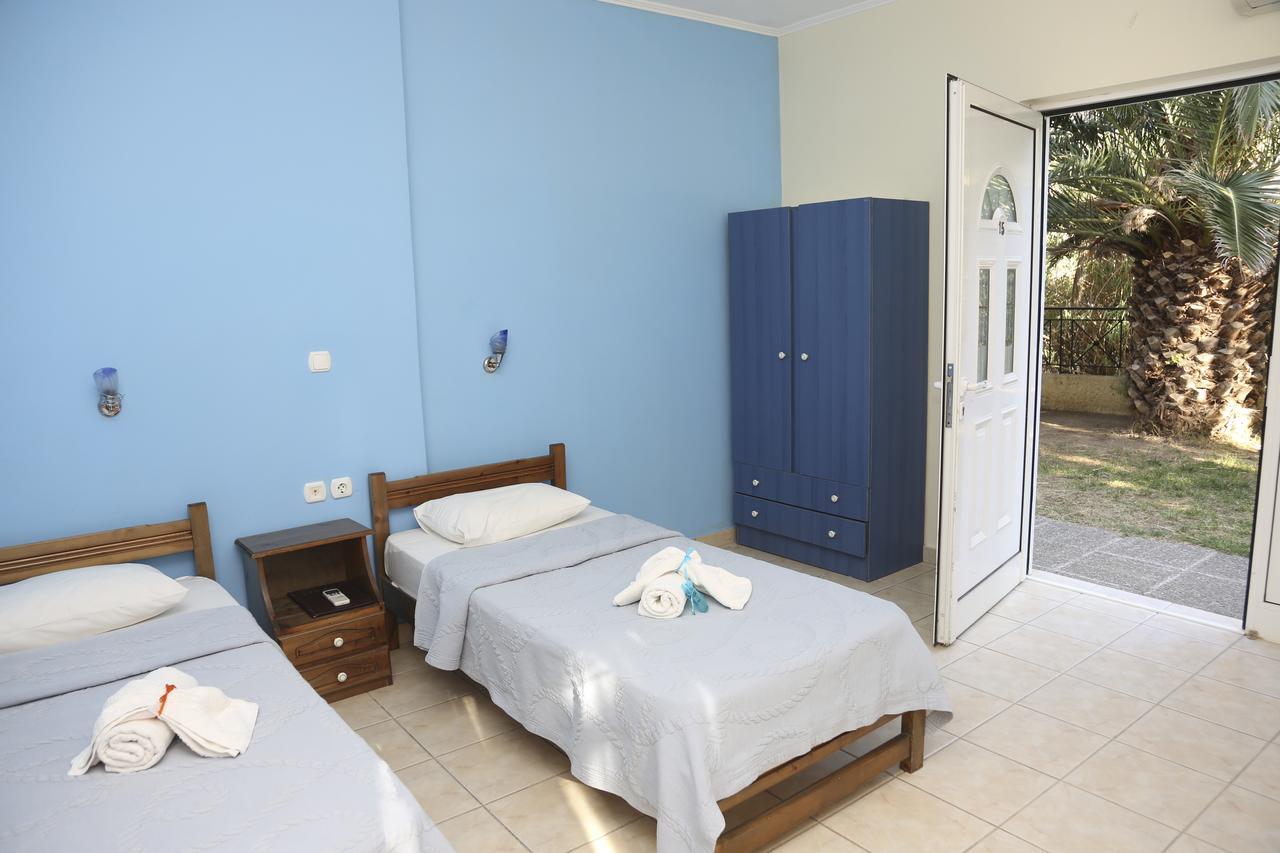 Coral Hotel Plomari エクステリア 写真